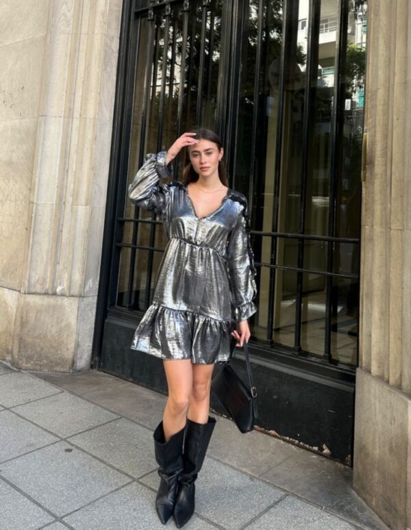 VESTIDO DE SATÉN PLETEADO
